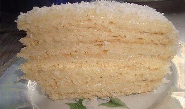 ТОРТ РАФАЭЛЛО ИНГРЕДИЕНТЫ:2 яйца1 стакан сахара200 гр творога1 ч.л. соды,½ ч.л. соли,1 стакан мукиПРИГОТОВЛЕНИЕ:2 яйца и 1 стакан сахара взбить, добавить 200 гр творога, добавить 1 ч.л. соды,