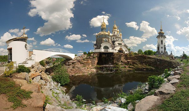 Село Буки, что на Киевщине Маленькое село Буки на р. Роставица стало известным в последнее время как имение крупного сквирского предпринимателя Ивана Суслова. В середине 1990-х гг. местный
