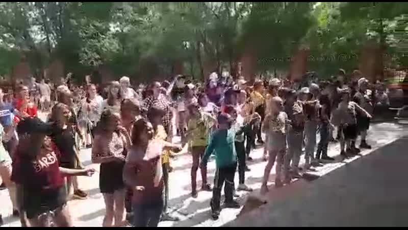 Электротанцы в лагере Орленок