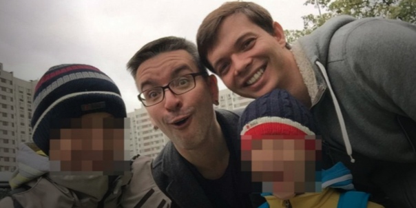 Девять лет Андрей Ваганов и Евгений Ерофеев воспитывали вместе двоих мальчиков Знакомые говорят, что семья была благополучной. Но летом 2019 года СК завел дело в отношении органов опеки,